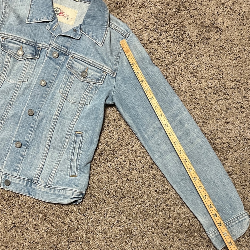 Classic Light Blue Denim Jacket - Picture 6 of 7